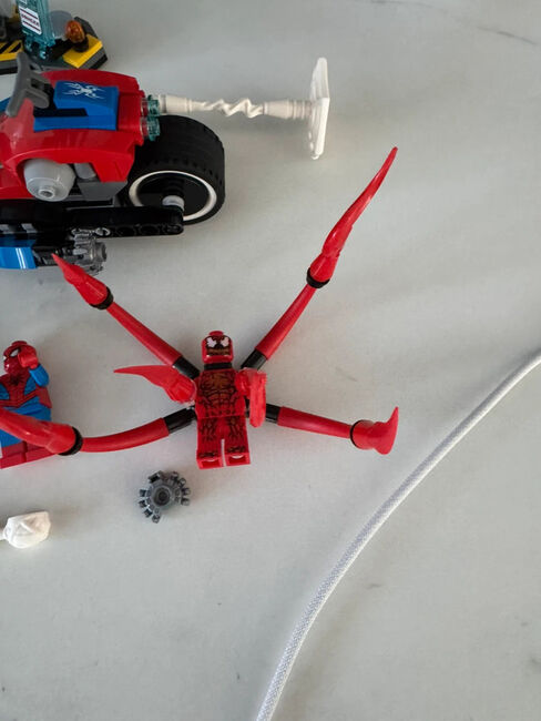 LEGO Marvel 76113 – Spider-Man Bike Rescue, Lego 76113, Thomas Holloway, Marvel Super Heroes, Hailsham, Image 6