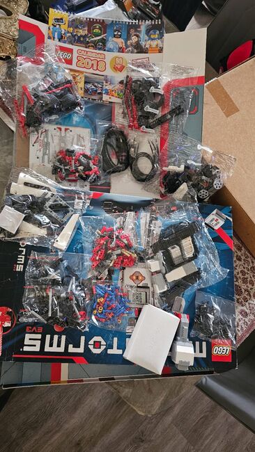 LEGO Mindstorms EV 3 with sealed in plastic parts and 60th anniversary Lego Calendar, Lego, Fred, MINDSTORMS, SINGAPORE, Image 3