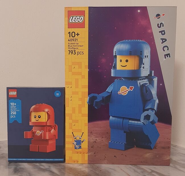 Lego Scaled-Up Blue Astronaut Minifigure + Up-Scaled Baby Astronaut, Lego 40767 + 40921, Salahuddeen , Diverses, Port Elizabeth 