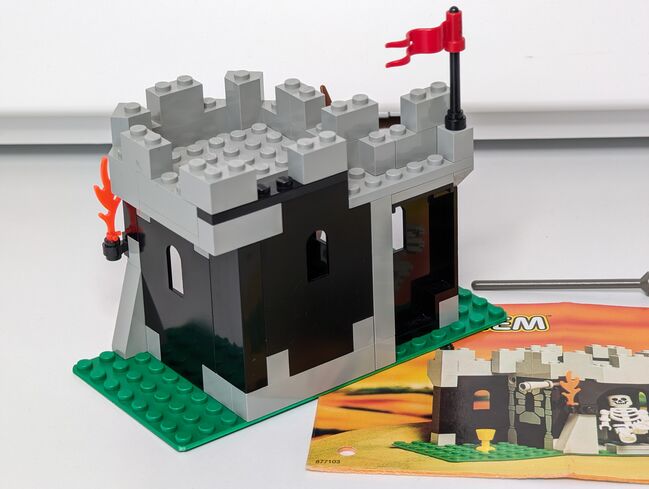 Lego Set 6036, Skeleton Surprise, Lego 6036, Reto Berger, Castle, Hagenbuch, Image 2