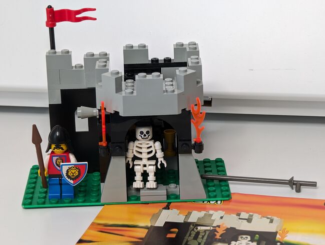 Lego Set 6036, Skeleton Surprise, Lego 6036, Reto Berger, Castle, Hagenbuch, Image 3