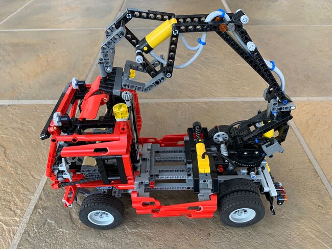 LEGO - Technic - Pneumatic Truck - 8436, Lego 8436, Black Frog, Technic, Port Elizabeth, Image 9