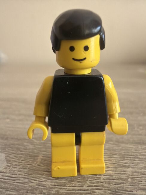 PLN040:black plain torso with yellow arms, yellow legs , black male hair, Lego 6482, Gina, Minifigures, Pretoria 