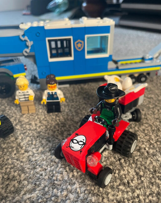 Police Mobile Command Truck, Lego 60315, Kirsty, City, Image 3