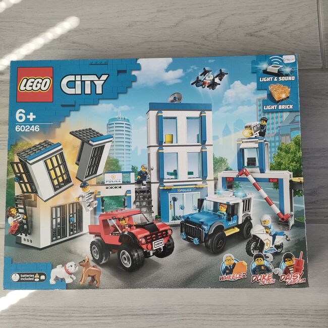 POLICE STATION, Lego 60246, Mandy Bleach, City, East London