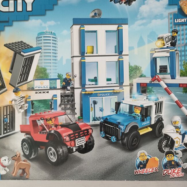 POLICE STATION, Lego 60246, Mandy Bleach, City, East London, Image 3