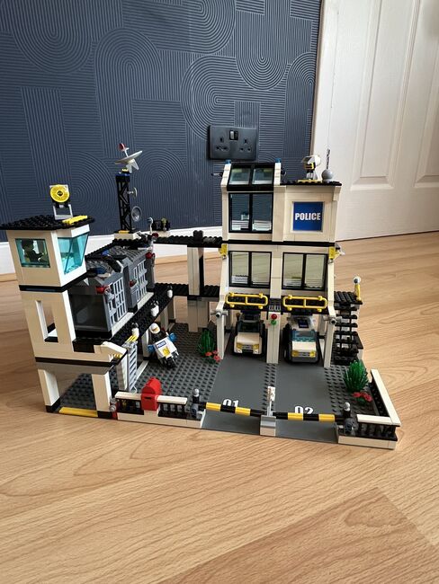 Police station, Lego 7744, Priya, City, Glasgow