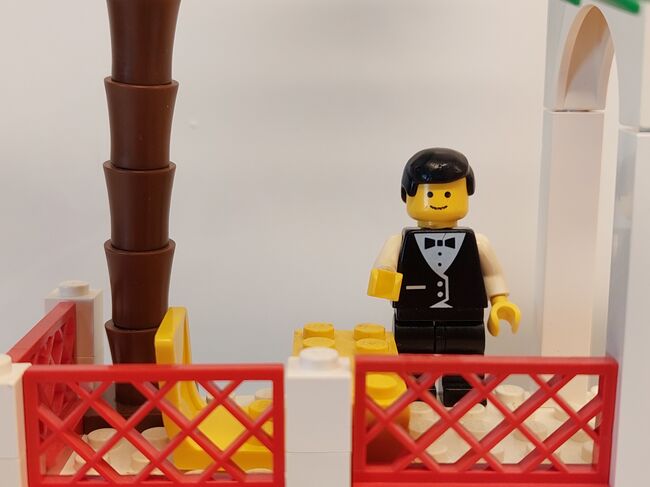 Restaurant / Breezeway Cafe, Lego 6376, Elke, Town, Linz, Image 4