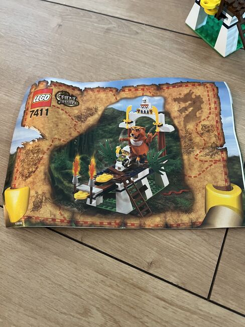Tygurah's Roar (Set-Nummer 7411) aus der „Orient Expedition“-Reihe, Lego 7411, Nina, Adventurers, Ottweiler