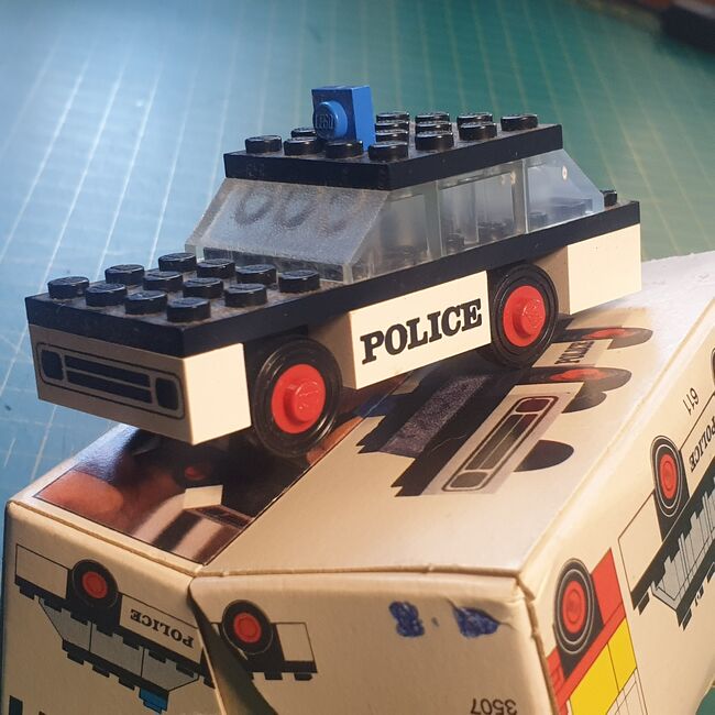 Vintage lego set  set 611 Police Car from 1973, with original box and instruction manual, Lego 611, Dayne, LEGOLAND, Cape Town, Image 4