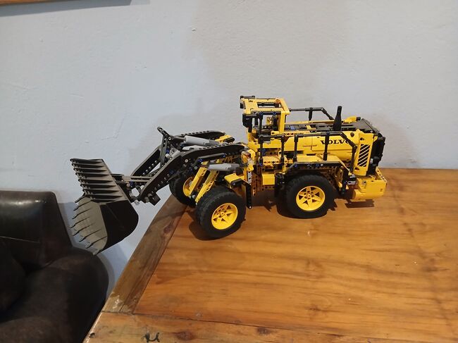 Volvo loader, Lego 42030 , Monique , Technic, Gauteng Pretoria
