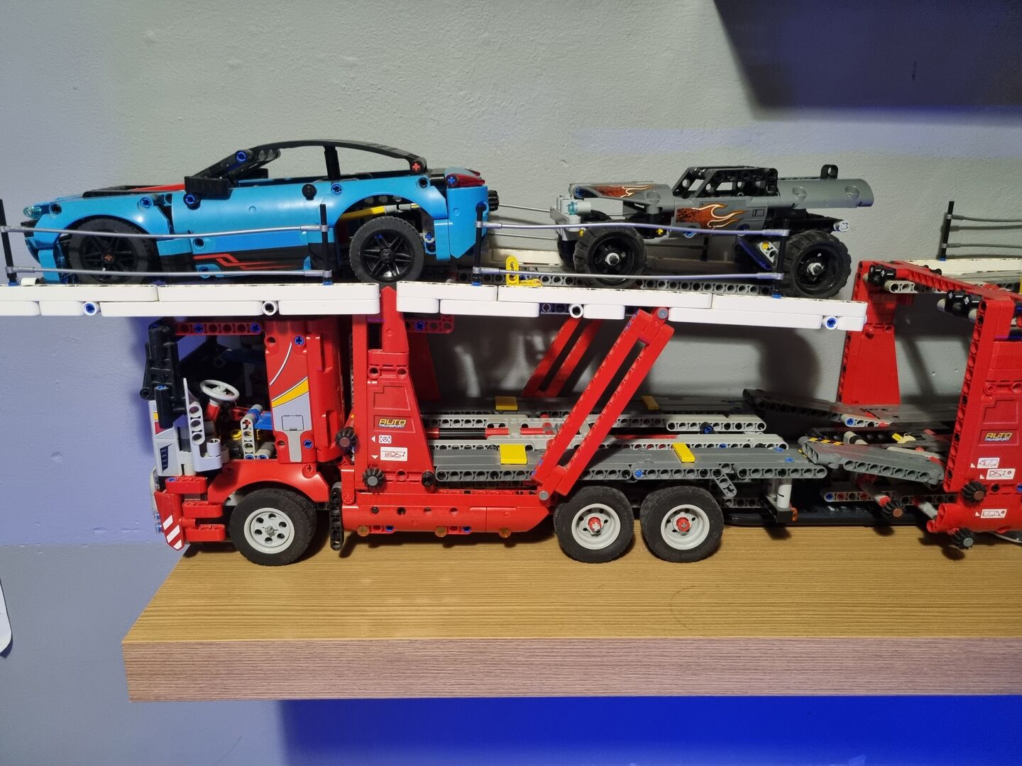 LEGO Technic: orders Car Transporter 42098